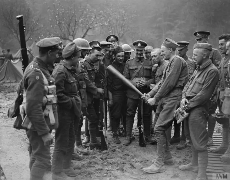 7th-btn-lancs-fusiliers-meet-american-soldiers-on-the-front.webp